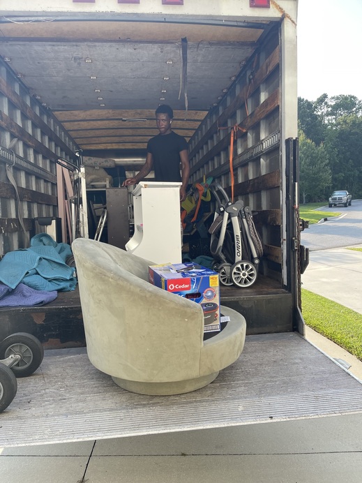 Junk removal services by Jacksonville Elite Movers